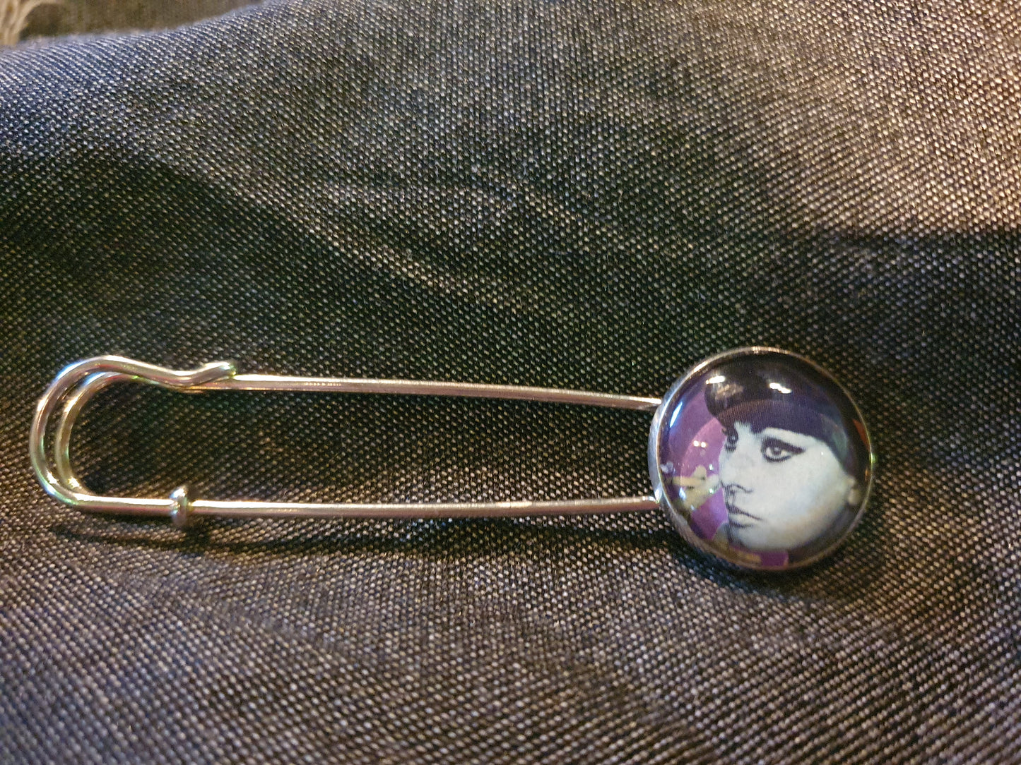 Cardigan pins silver colored